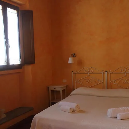Couette-café Al Canto 4*